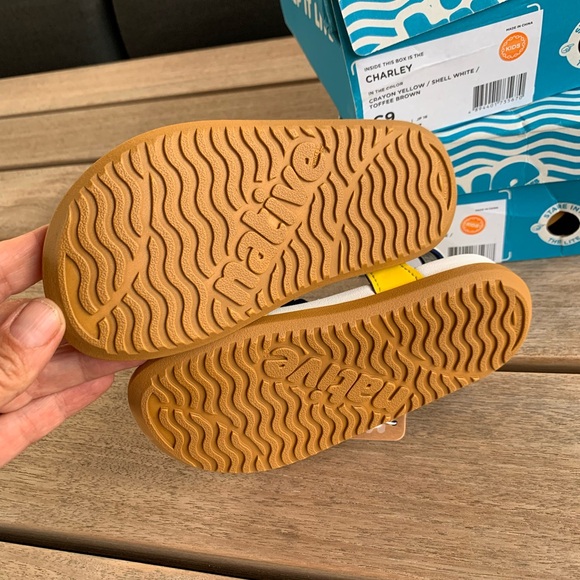 ✨NIB✨NATIVE Charley Sandal Toddler sz 9 10 Crayon Yellow Velcro - Picture 9 of 13